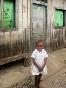 Sao Tomé e Principe, roça di Diogo Vaz, bambina (2015) (foto Giorgio Pagano)