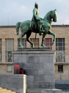 Bruxelles, Mont des Arts, la statua equestre di re Alberto I (2011) (foto Giorgio Pagano)