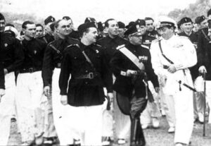 Luglio 1938, Emilio Biaggini, Achille Starace in divisa bianca e Duilio Biaggini (dall'archivio di LERICI IN)