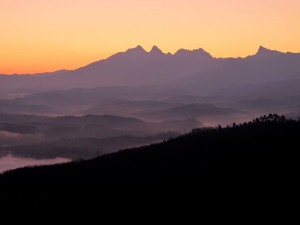  Le Alpi Apuane all'alba dalle alture di Tresana   (2011)   (foto Giorgio Pagano)