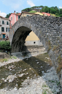Varese Ligure, il ponte Grexino   (2013)   (foto Giorgio Pagano)