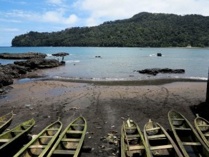 Sao Tomè, Sao Joao das Angolares: la spiaggia dei pescatori  (foto Giorgio Pagano)