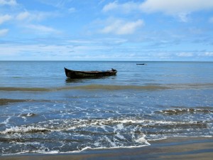 Sao Tomè, Sao Joao das Angolares: la spiaggia dei pescatori  (foto Giorgio Pagano)