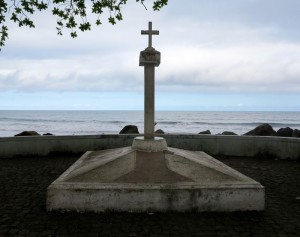 Sao Tomè, Ribeira Afonso, monumento sul lungomare    (2015)    (foto Giorgio Pagano)