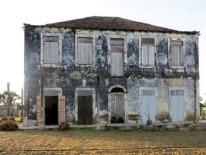 Principe, Terreiro Velho, l'edificio da ristrutturare dove vive Claudio Corallo, "il re del cioccolato"  (2015)    (foto Giorgio Pagano)