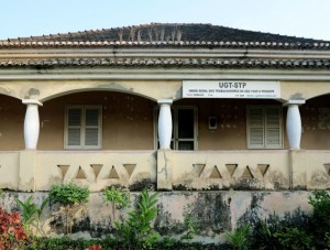 Sao Tomè, la sede del sindacato Ugt-Stp, Uniao Geral dos Trabalhadores de Sao Tomè e Principe    (2016)    (foto Giorgio Pagano)