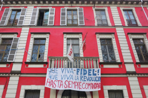 Torino, centro sociale Askatasuna, striscioni in omaggio a Fidel Castro    (2016)    (foto Giorgio Pagano)