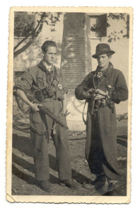 Turiddo Tusini "Volga" e Amedeo Petacchi "Volpe"  nell'occupazione di Fosdinovo    (25 ottobre 1944)   (foto archivio famiglia Tusini)
