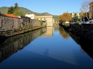 Il torrente Lagora e il Museo Navale    (2011)    (foto Giorgio Pagano)