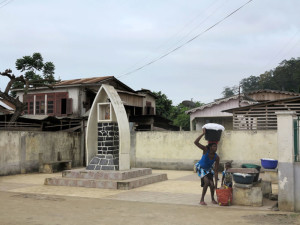 Sao Tomé, Guadalupe, mamma con bambino    (2015)    (foto Giorgio Pagano)