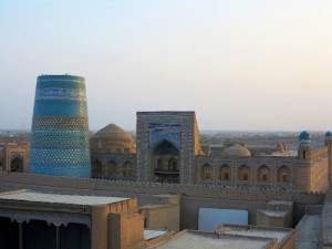 Khiva, veduta della Città Vecchia dalla Torre di Guardia delle mura    (2017)    (foto Giorgio Pagano) 
