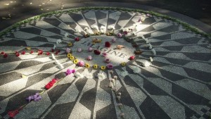 New York, Central Park, Strawberry Fields Memorial  (2007)  (foto Giorgio Pagano)