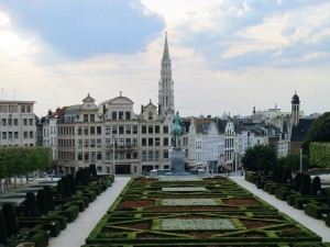Bruxelles, Mont des Arts, i Giardini e la Bruxelles Town Hall tower (2011) (foto Giorgio Pagano)