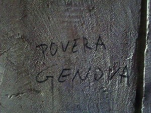 Genova, scritta murale nel centro storico  (2010)  (foto Giorgio Pagano)