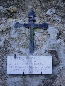 Varese Ligure, Valletti, lapide in memoria di don Giovan Battista Bobbio  (2018)  (foto Giorgio Pagano)